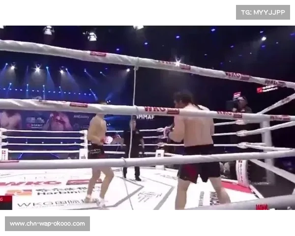 “中国嘴炮”阿合江金华站对阵俄罗斯地面高手萨米尔，站立与地面技术对决。