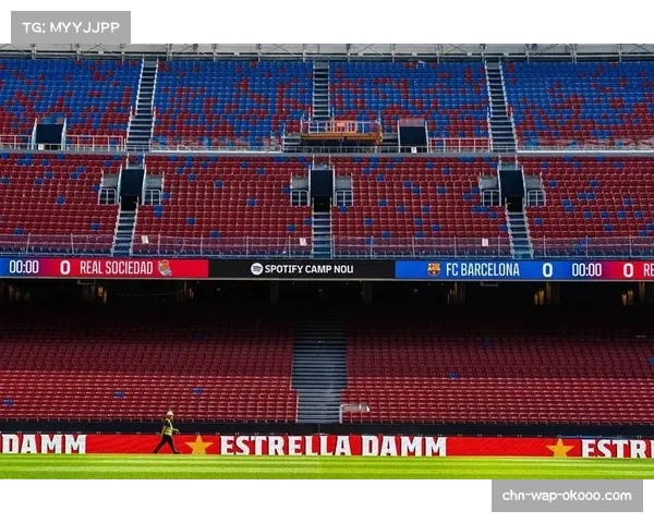 加维重伤后首次回归诺坎普观战,获巴萨球迷热烈欢迎