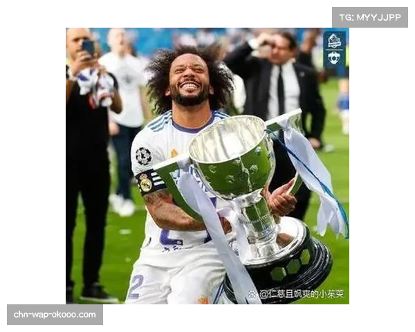 前皇马、巴萨球员法布雷加斯宣布，将于本赛季结束后正式挂靴